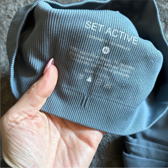 SET Active Seamless Gray Sports Bra (M) & Legging (S) Set - Picture 4 of 4